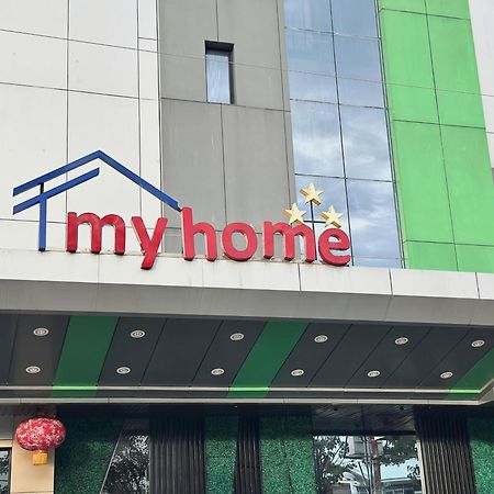 My Home Hotel Pontianak Exterior photo