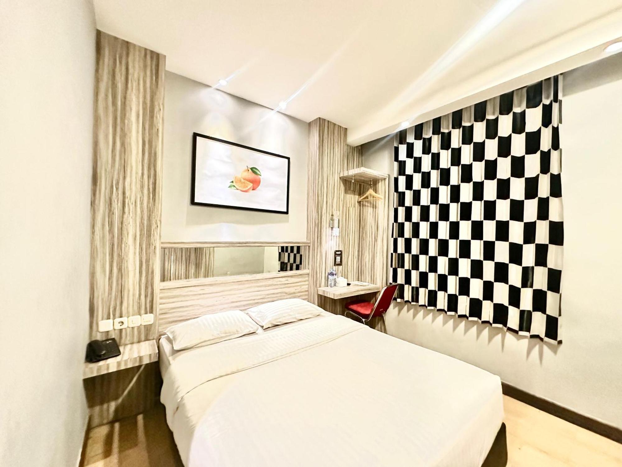 My Home Hotel Pontianak Exterior photo