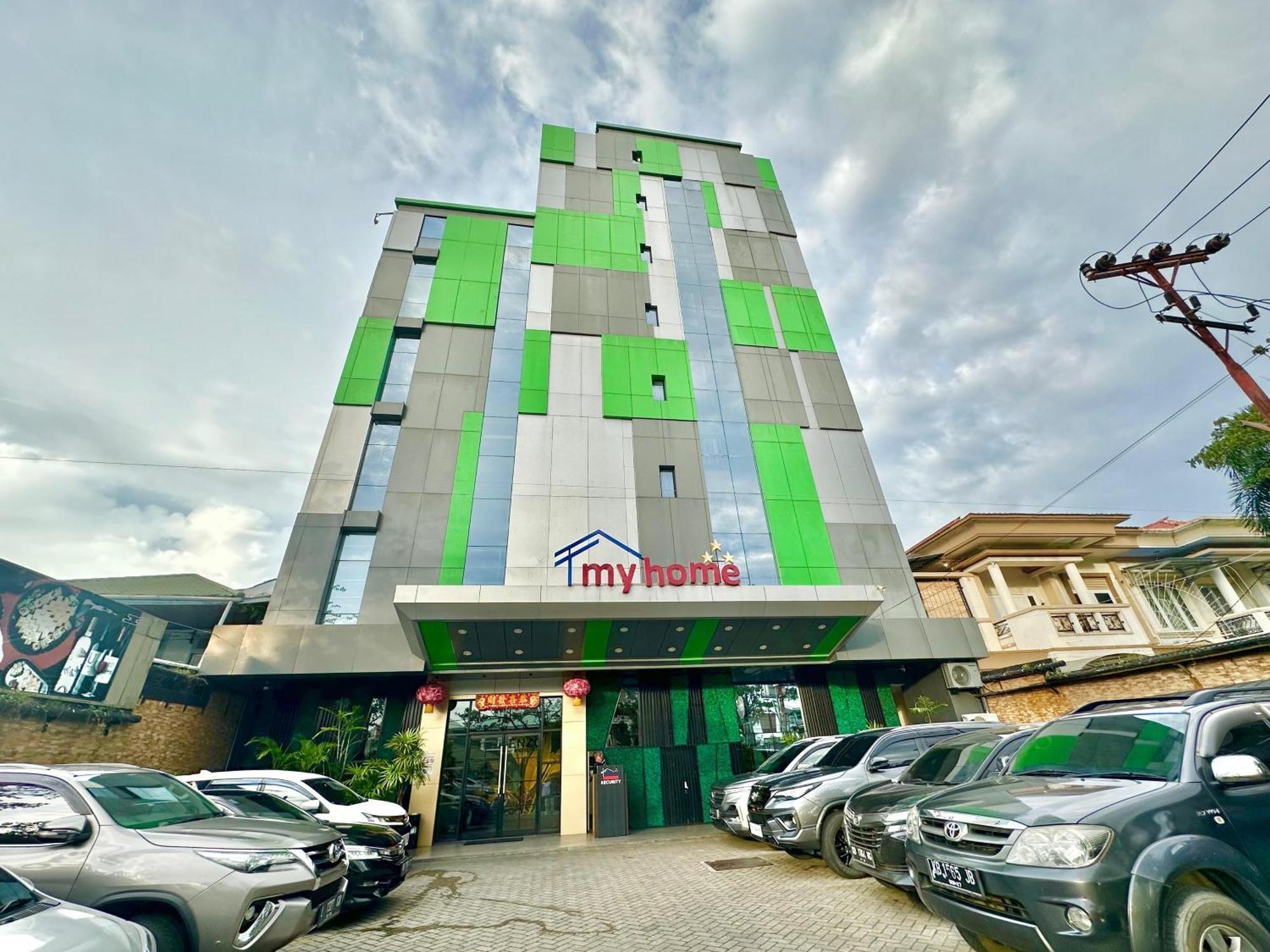 My Home Hotel Pontianak Exterior photo