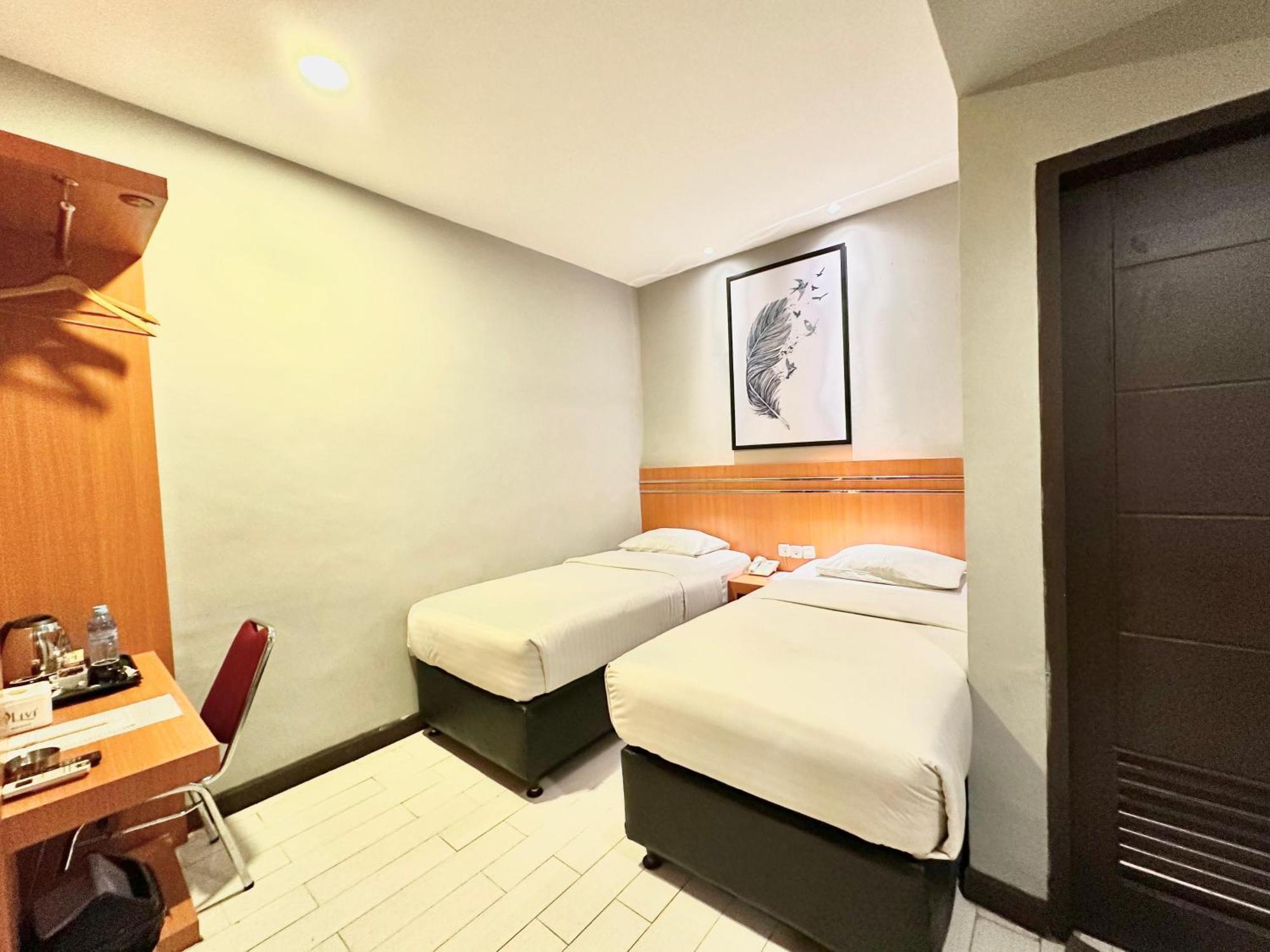 My Home Hotel Pontianak Exterior photo