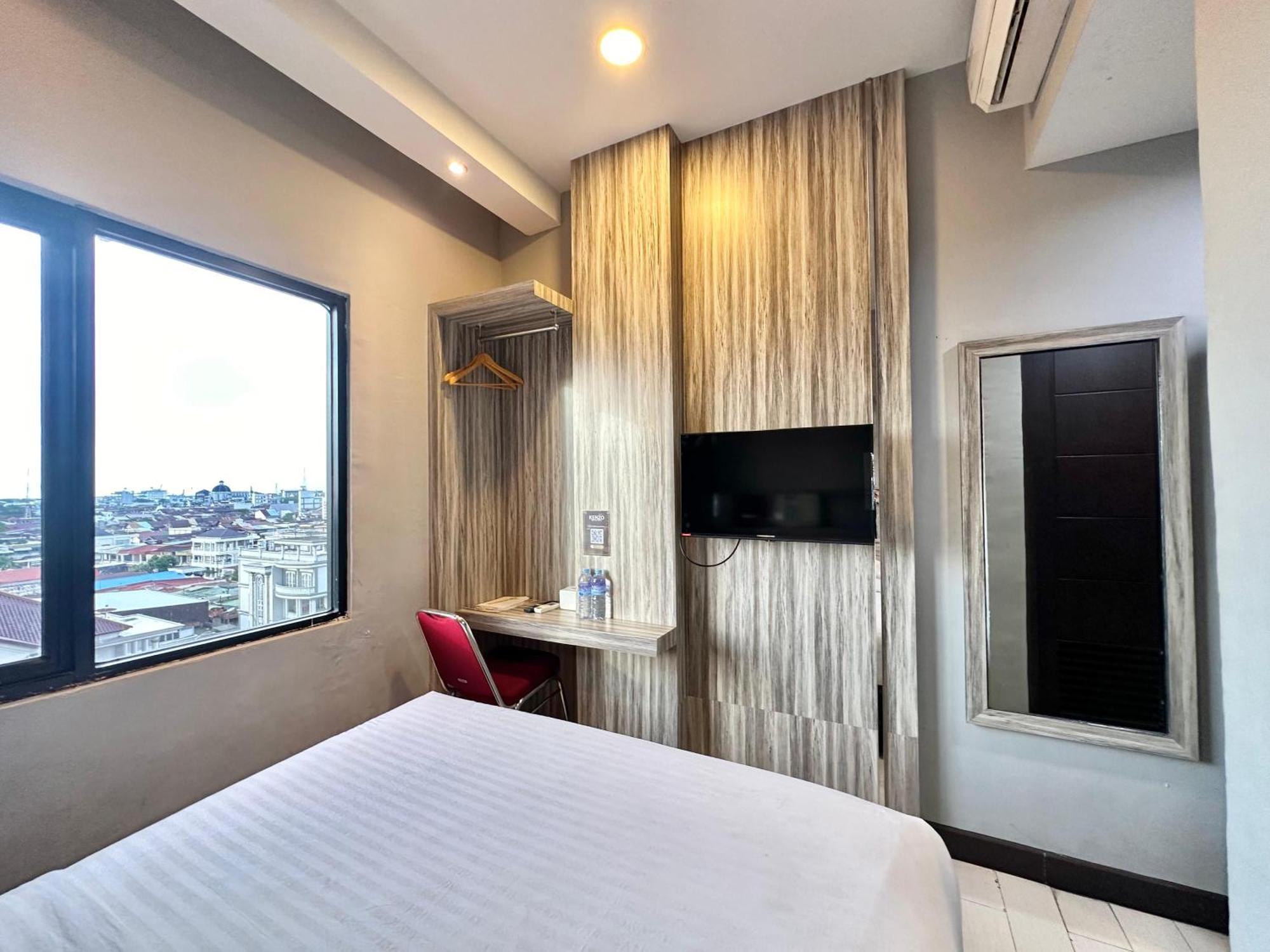 My Home Hotel Pontianak Exterior photo