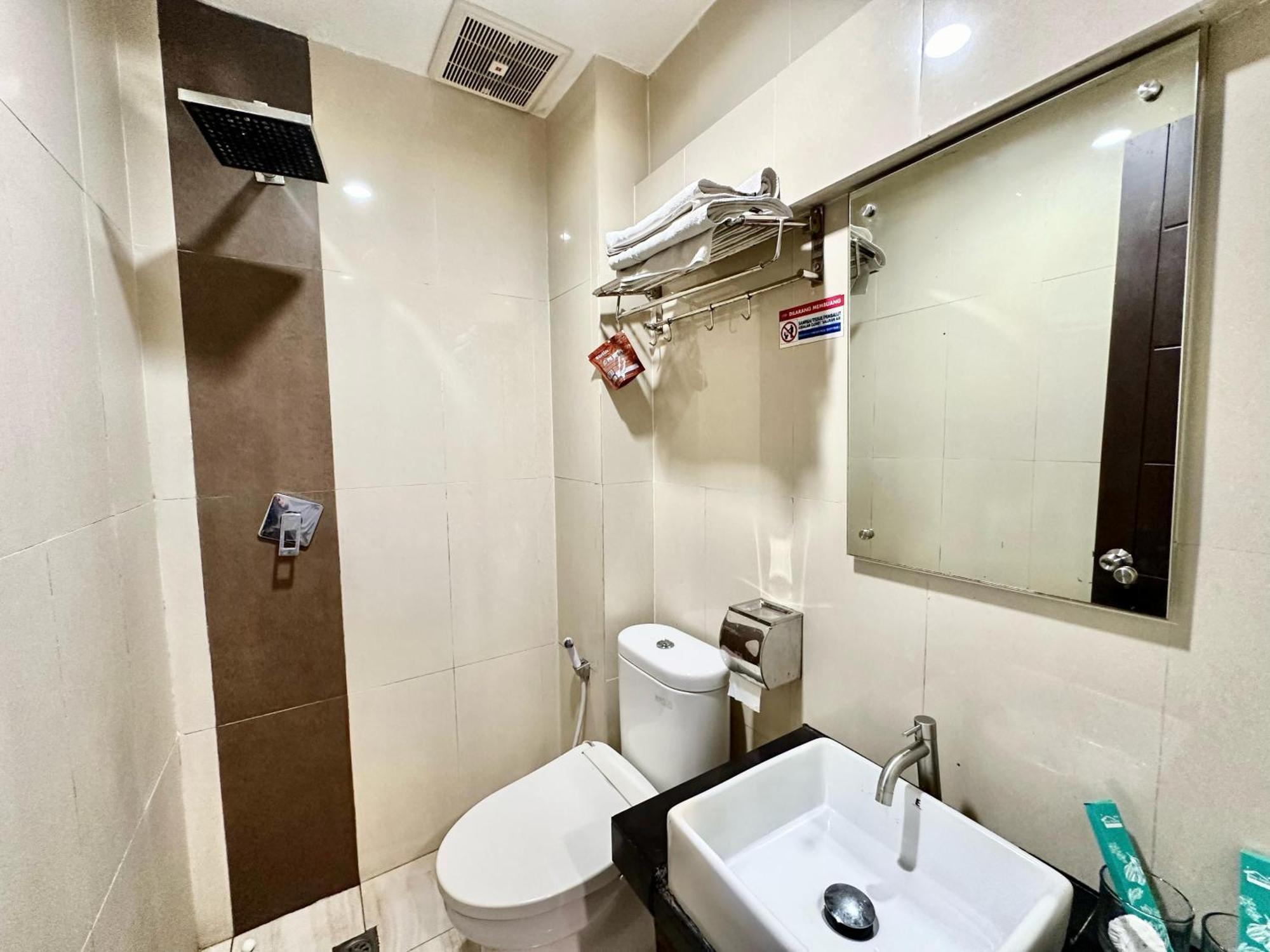 My Home Hotel Pontianak Exterior photo