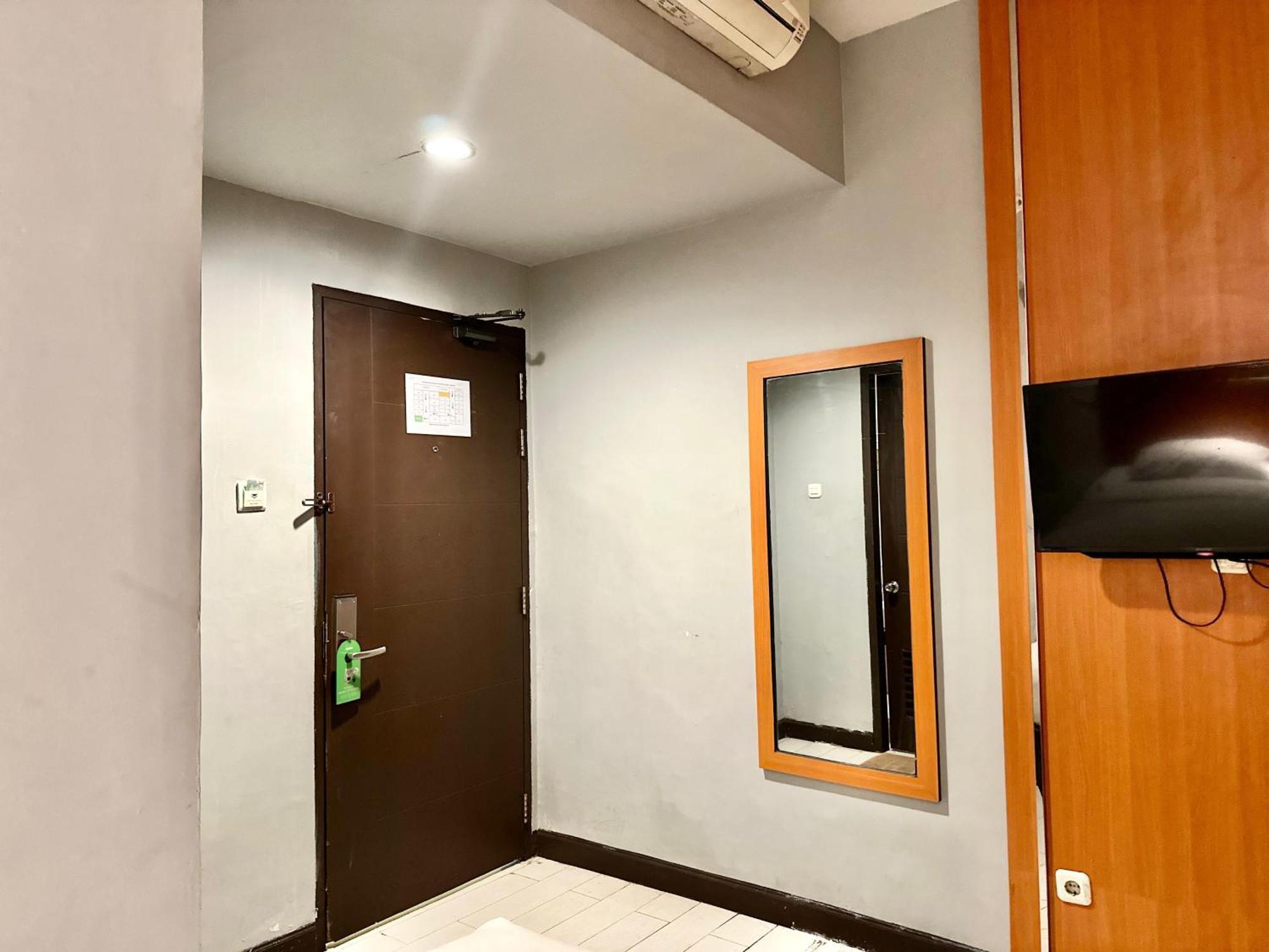 My Home Hotel Pontianak Exterior photo