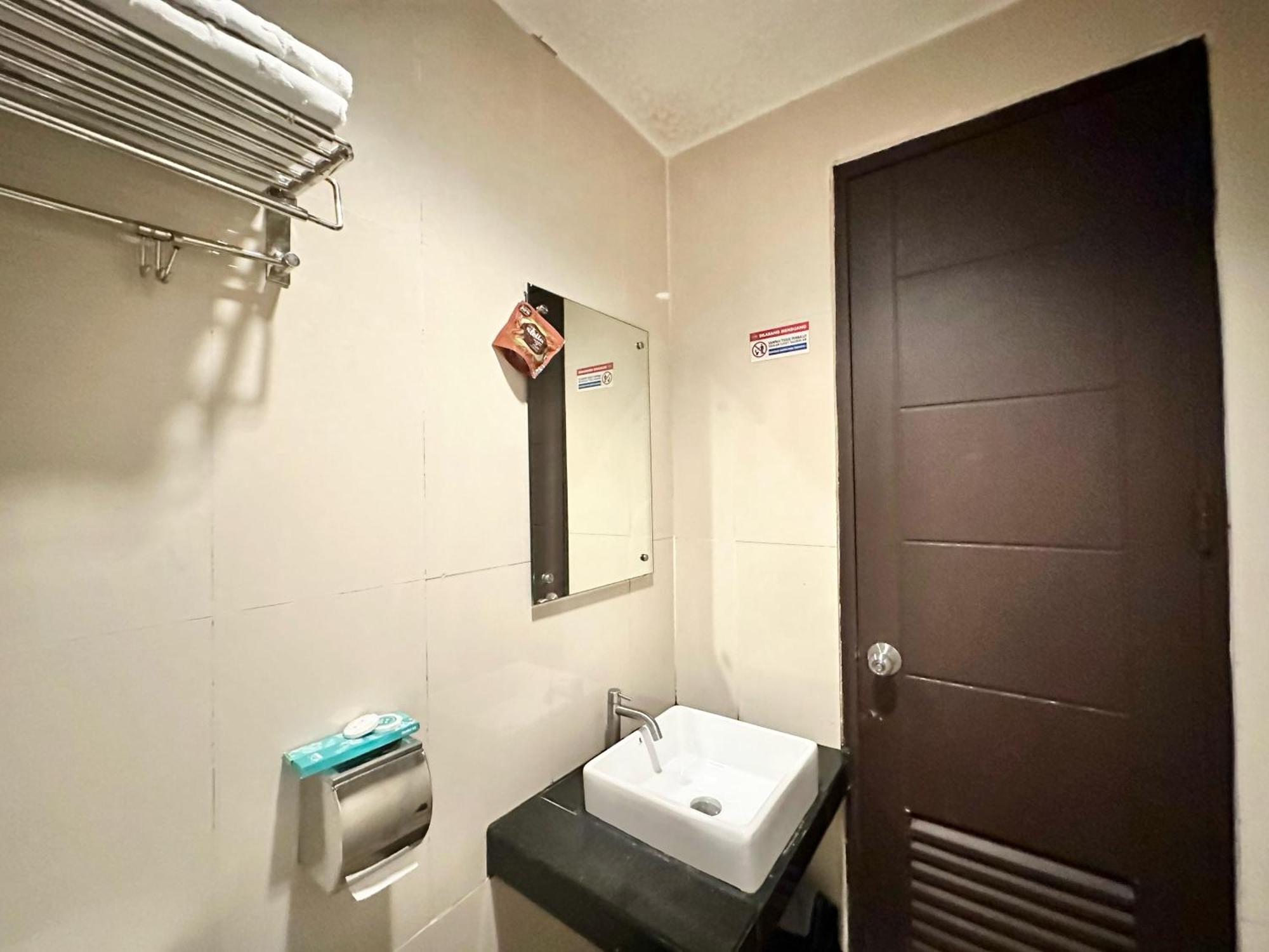 My Home Hotel Pontianak Exterior photo