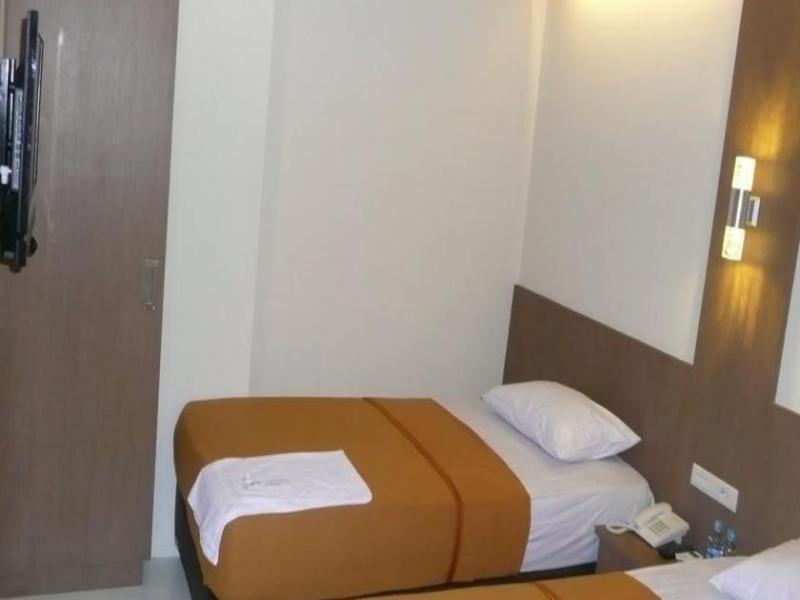 My Home Hotel Pontianak Exterior photo